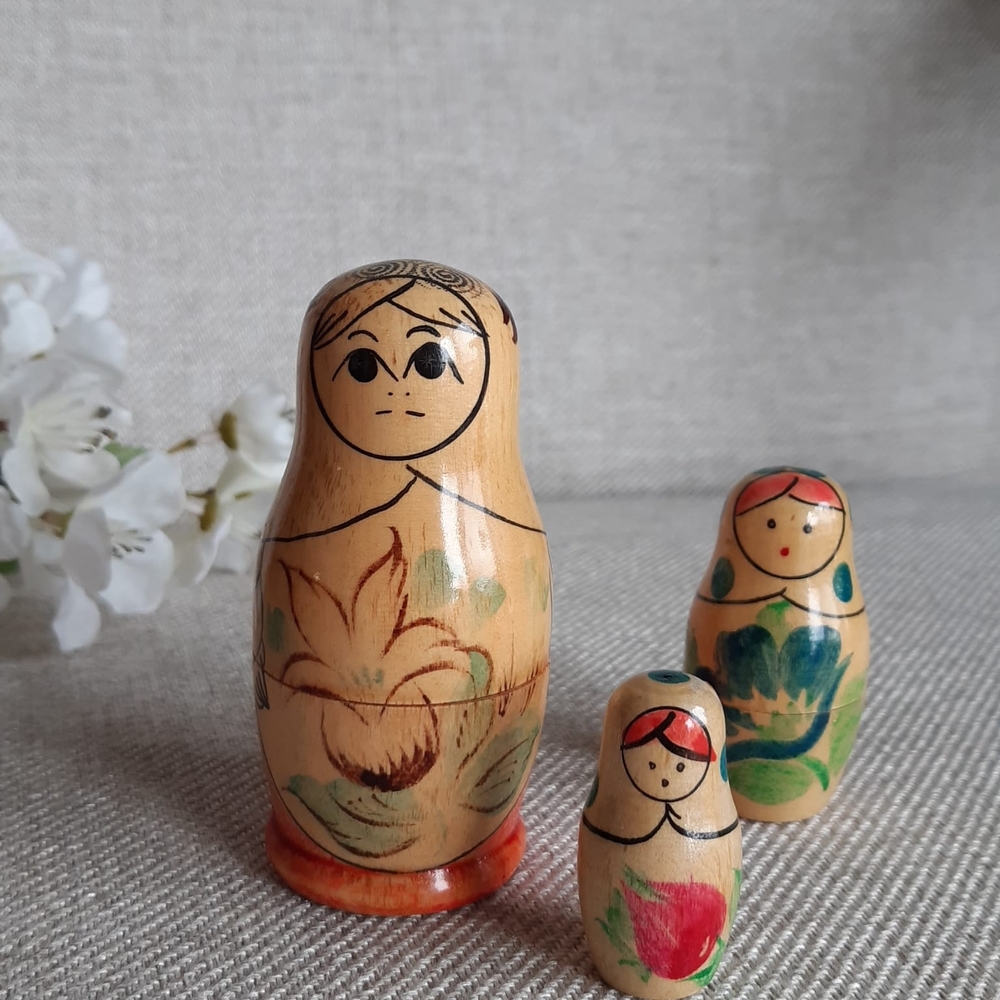 *2 for $20 deal* Hand-Painted Wooden Nesting Dolls Matroesjka
